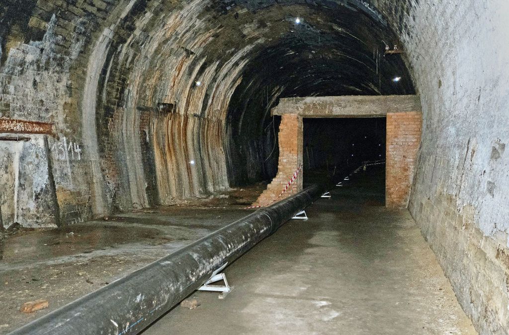 Tunnelwandist original, der gemauerte Einbau und das Rohr kamen später dazu..