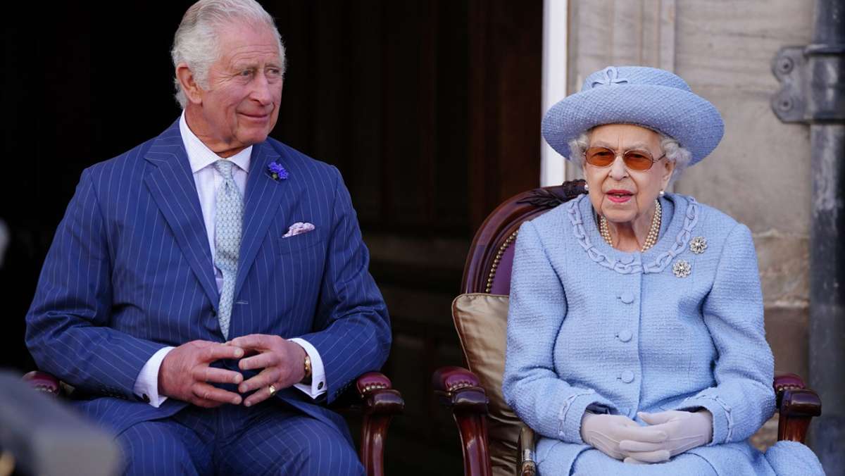 Sorge um Königin Elizabeth II.: Prinz Charles und Prinz William eilen zur Queen