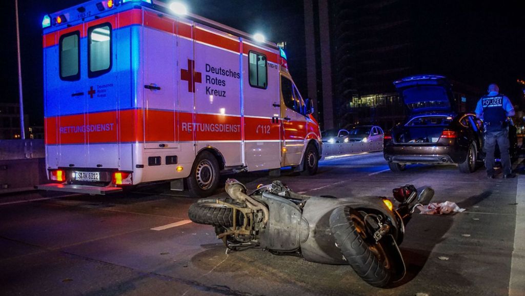 Unfall in Stuttgart-Nord: Rollerfahrer von Betrunkenem gerammt, Polizei sucht Zeugen