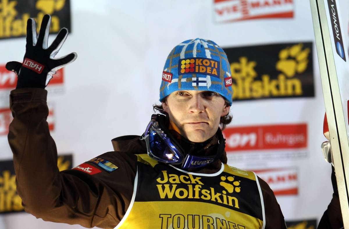 2008: Janne Ahonen (Finnland) wird mit seinem fünften Erfolg zum Rekordsieger der Tournee vor Jens Weißflog (4).