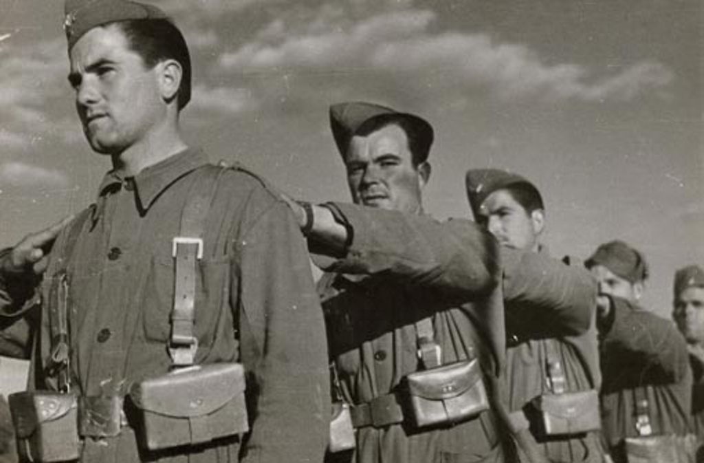 Gerda Taro: "Rekrutierung und Training der neuen Volksarmee", Valencia, März 1937, Gelatinesilberabzug