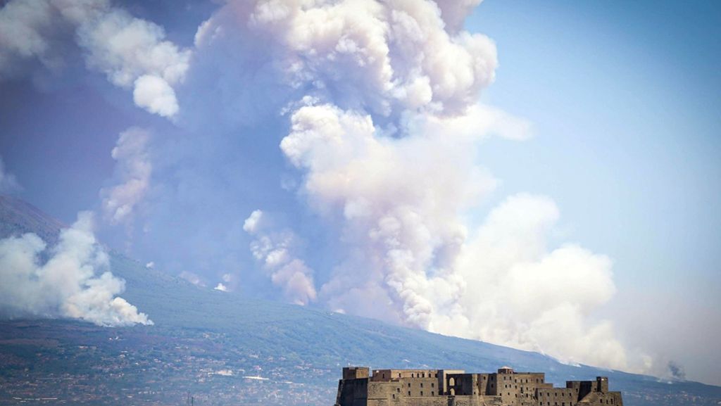 Brände in Italien: Rauchsäulen am Vesuv irritieren die Menschen