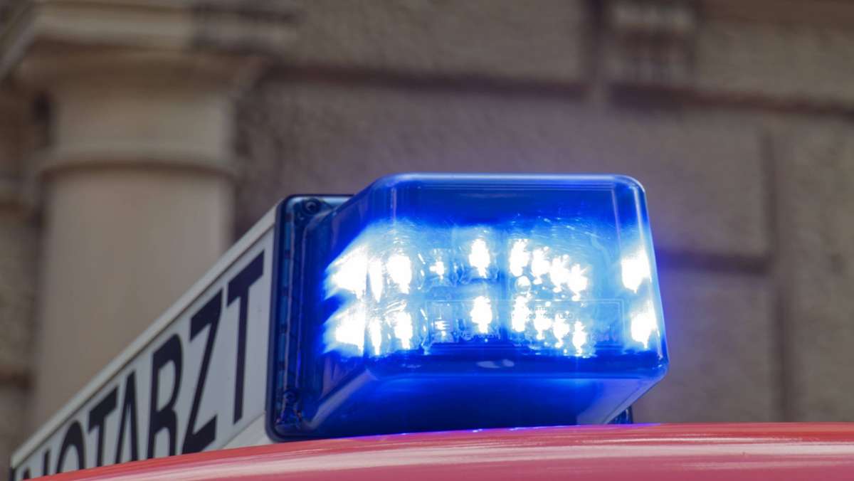 Friedrichshafen: 68-Jähriger soll mit eigenem Blut auf Einsatzkräfte gespritzt haben