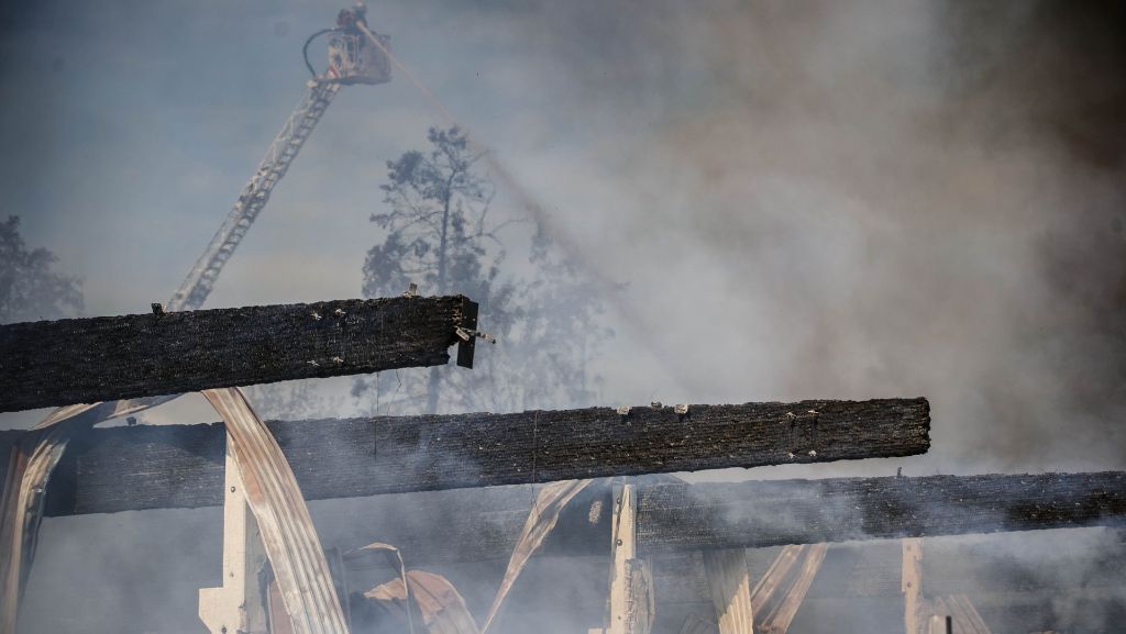 Feuer im Rems-Murr-Kreis: Sägewerk brennt komplett nieder