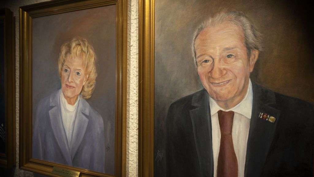Porträts im Winnender Rathaus enthüllt: Die Steigers sind das erste Ehrenbürger-Ehepaar