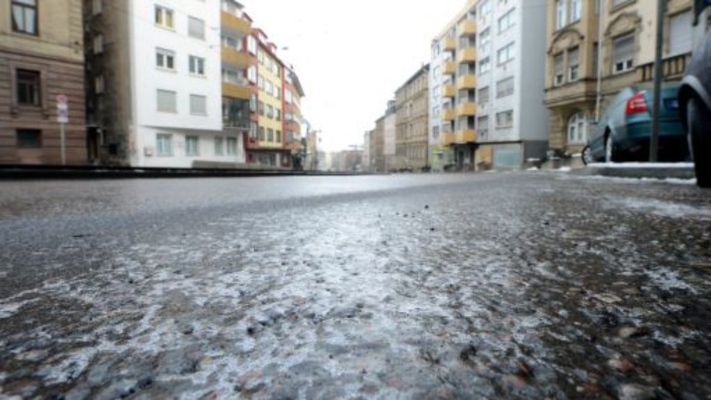 Winterdienst in Stuttgart: Beim Streuen von Salz droht Bußgeld