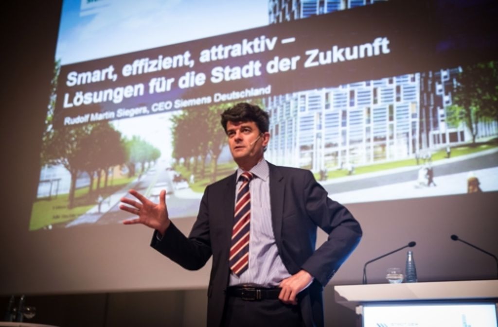 Der Siemens-Deutschland-CEO Rudolf Martin Siegers stellt „Lösungen für die Stadt der Zukunft“ vor.