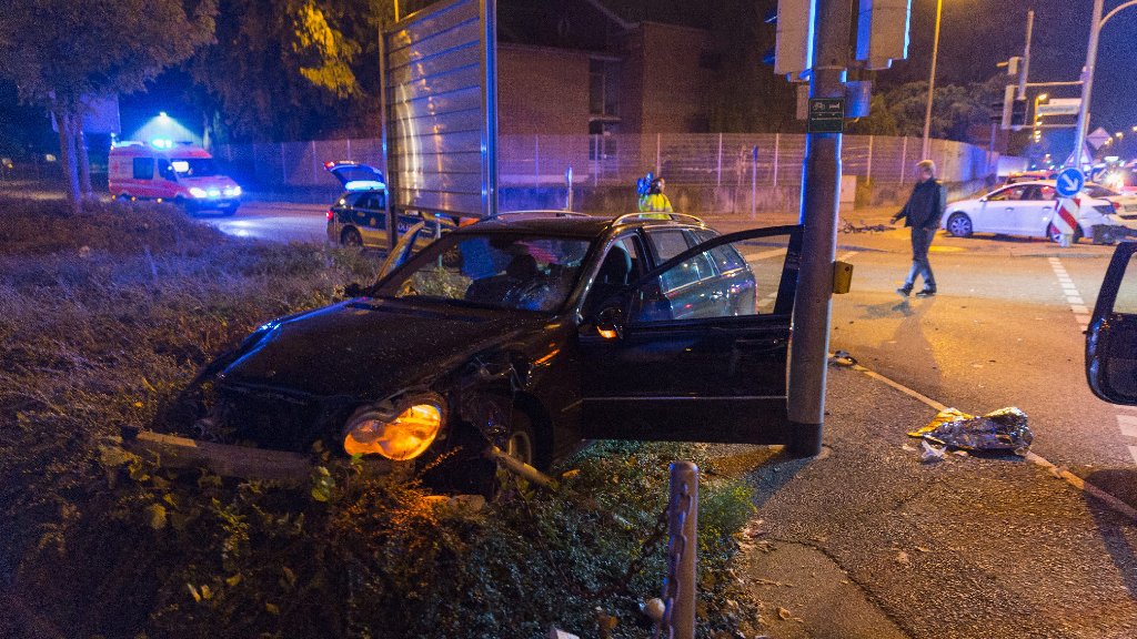 Esslingen: Fünf Verletzte nach Autounfall