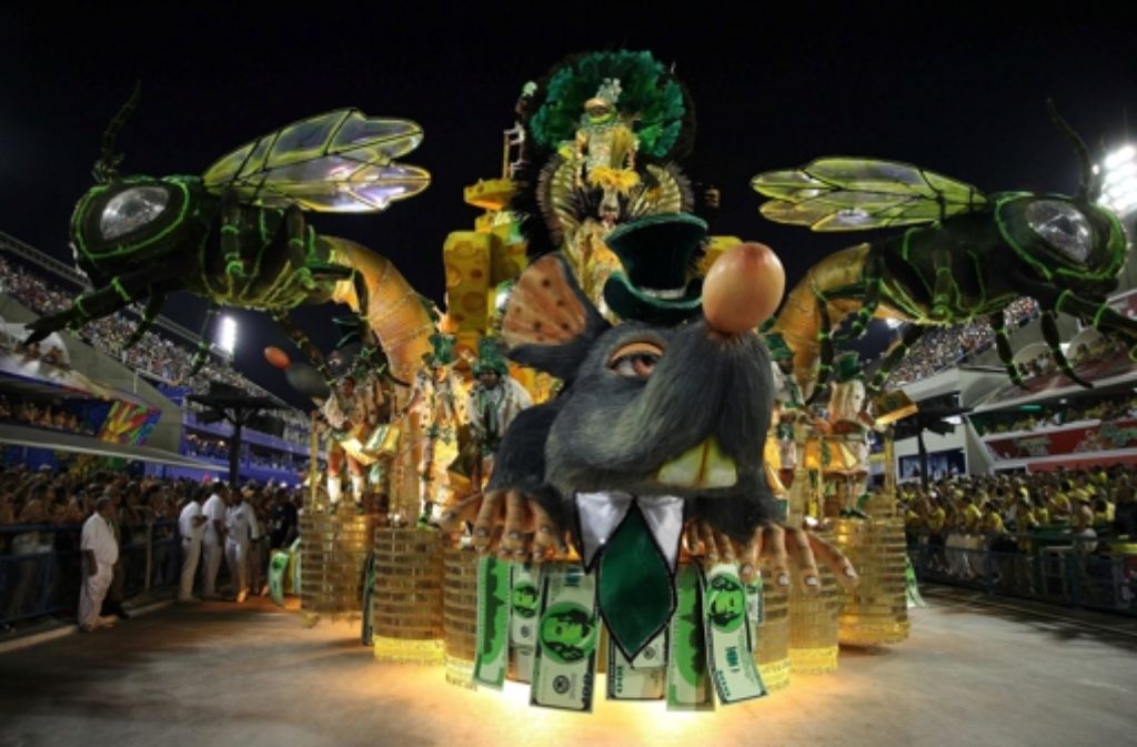 So geht Karnevalsumzug in Rio.