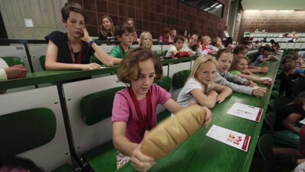 Kinder-Uni in Hohenheim: Wie man Brot weich macht