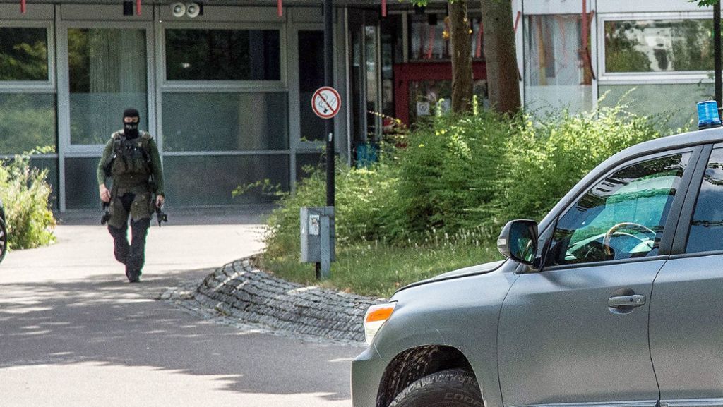 Nach Amokalarm an Schule in Esslingen: Polizei fahndet intensiv nach Verdächtigem