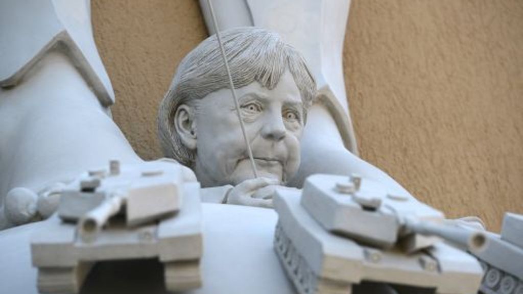 Radolfzell: Neue Skulptur von Peter Lenk zeigt „Kampf um Europa“