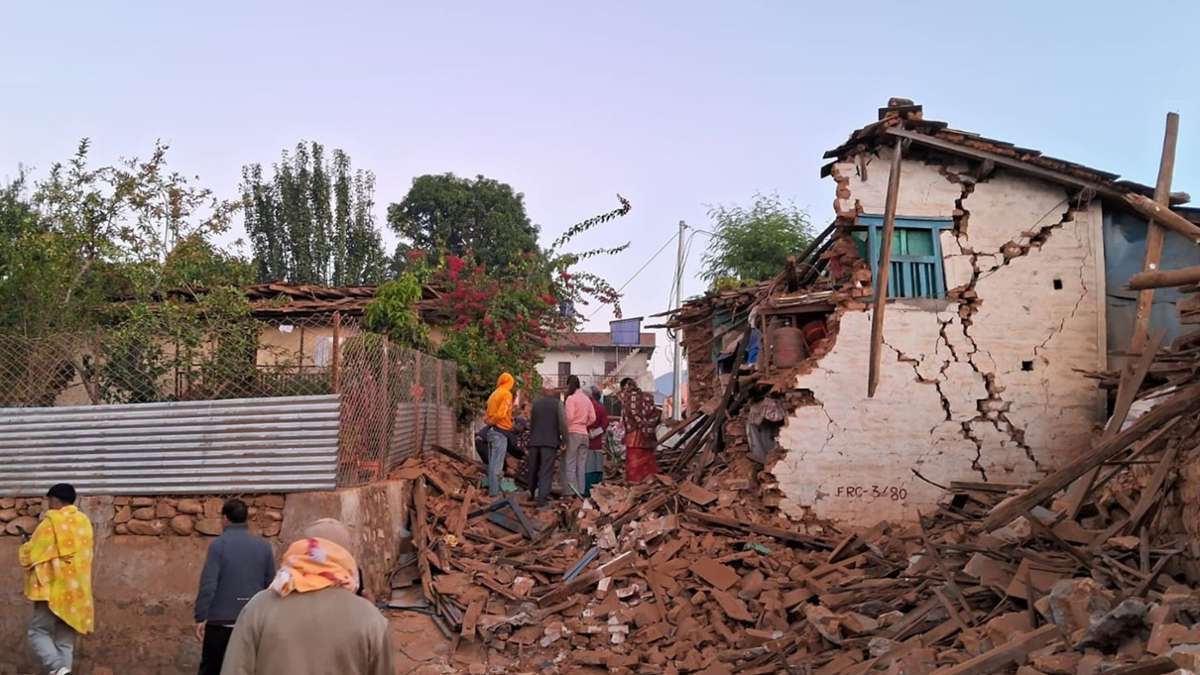 Nepal: Starkes Erdbeben fordert mehr als 100 Tote