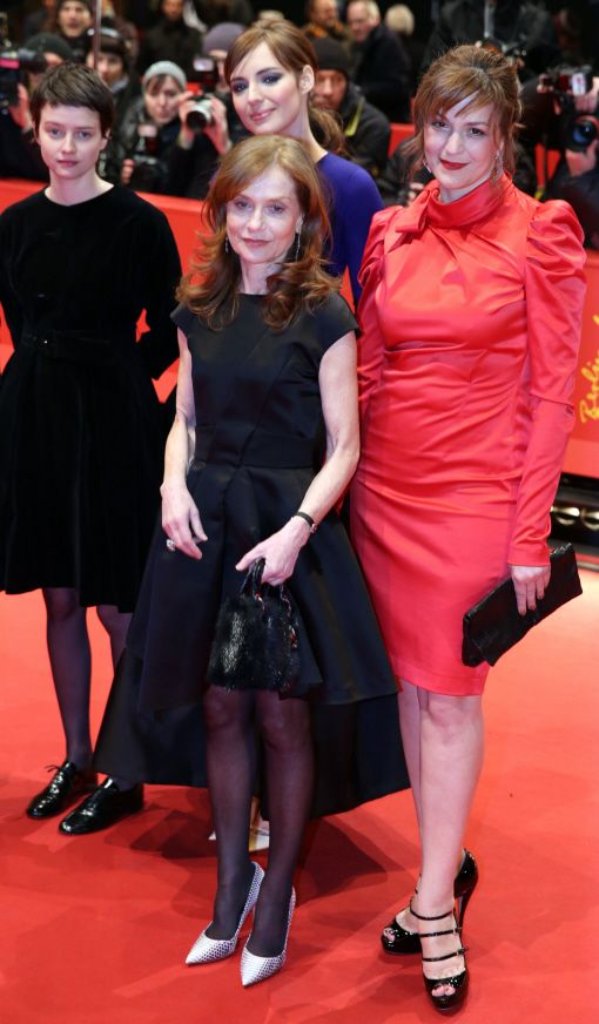 Starke Frauen in einem Film: Pauline Etienne Louise Bourgoin (hinten), Isabelle Huppert und Martina Gedeck spielen gemeinsam in "Die Nonne".