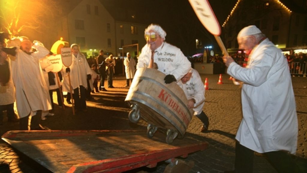 Fasnet in Bad Cannstatt: Kübelesrennen und Nachtumzug