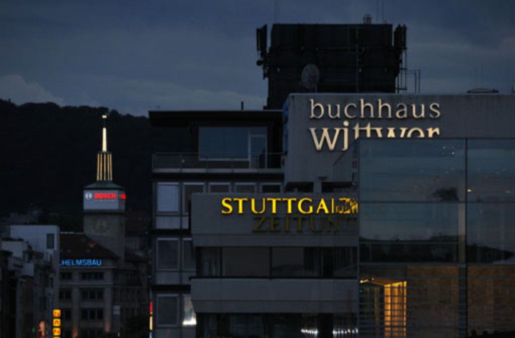 Stuttgart bei Nacht: Das Buchhaus Wittwer am Schlossplatz