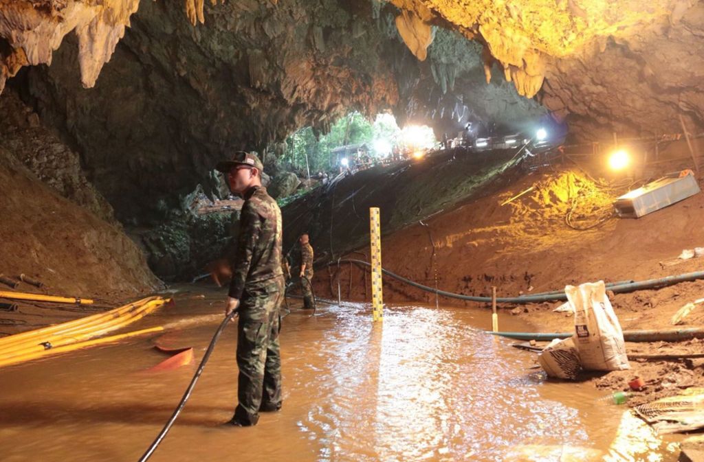 Das Ableitungssystem für das Wasser in der thailändischen Höhle musste Tausende Liter beseitigen.