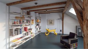 Architektenfamilie zeigt ihre lässige Dachwohnung in  Stuttgart