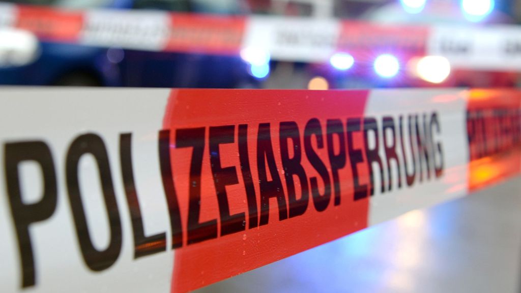 Stuttgart: Maskierte Räuber überfallen 22-jährigen Passanten