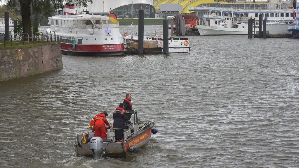 Während Dreharbeiten verschwunden: Polizei sucht Kameramann im Hamburger Hafen