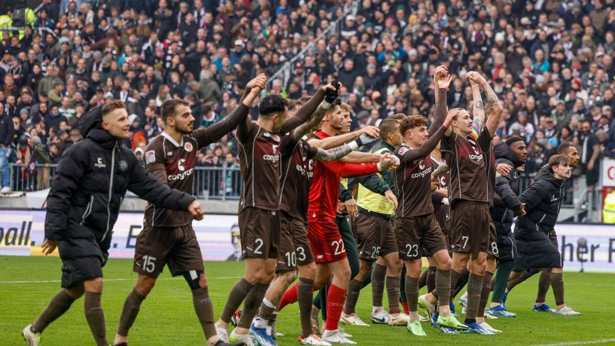 2. Bundesliga: FC St. Pauli sticht spät zu –  2:1 gegen Karlsruhe