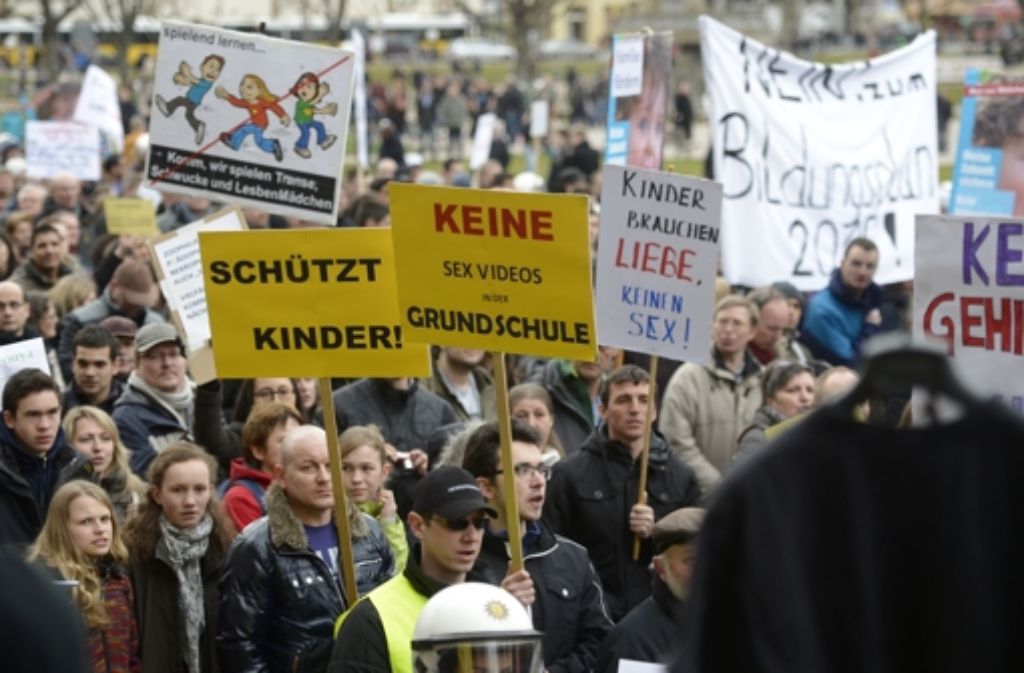Am 1. März demonstrieren wieder 800 Bildungsplangegner in der Stuttgarter Innenstadt unter dem Motto: „Gegen die Indoktrination unserer Kinder – Stoppt den Bildungsplan 2015“.
