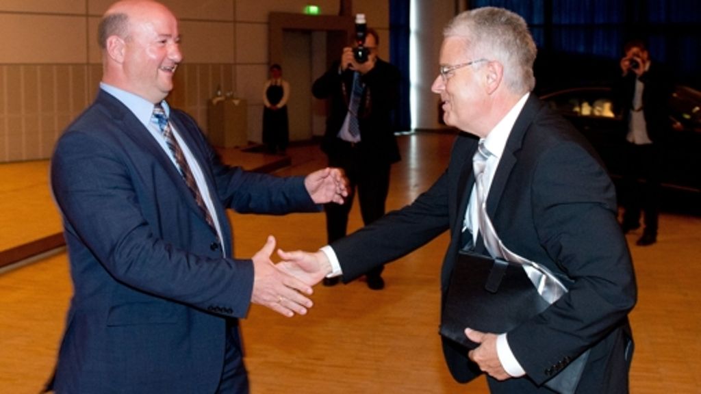 Daimler in Stuttgart: Betriebsratschef verteidigt Vorgänger gegen Kritik