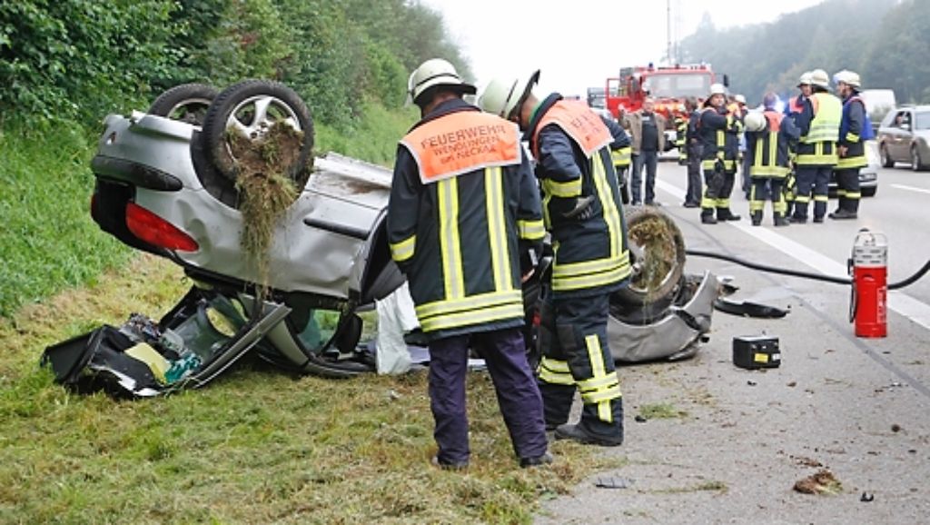 A8 bei Wendlingen: Fahrerin geschnitten, schwer verletzt