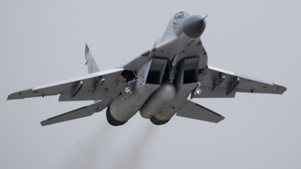 Anti-Terror-Kampf: Kampfjets bombardieren IS-Stellungen