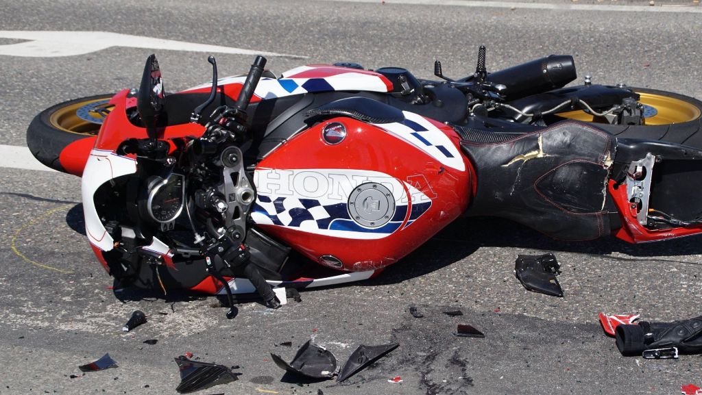 Unfall in Böblingen: Motorradfahrer bei Crash getötet