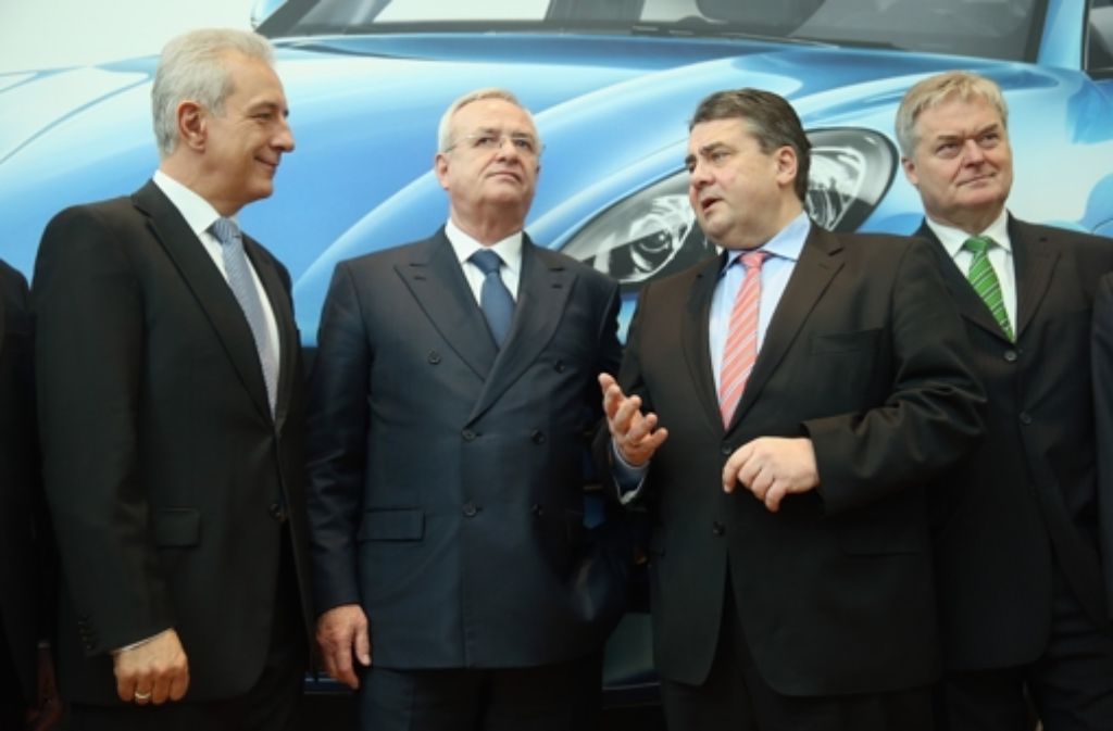 Stanislaw Tillich, VW-Manager Martin Winterkorn, Vizekanzler Sigmar Gabriel und Porsche-Manager Siegfried Bülow (von links)