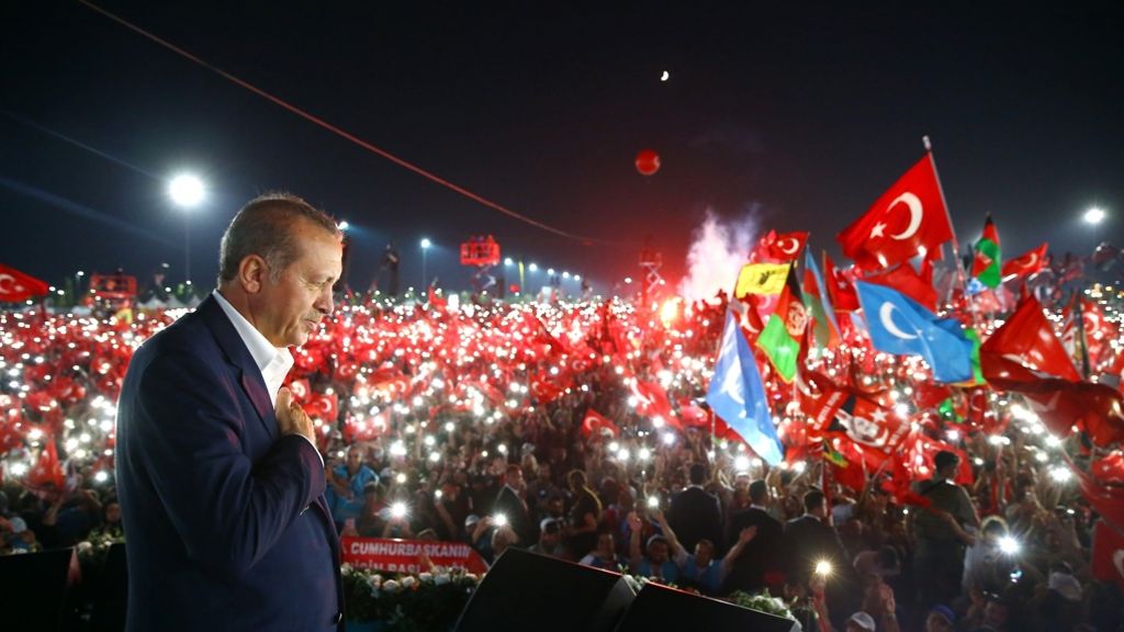 Kommentar zu Erdogan: Spiel mit den Massen