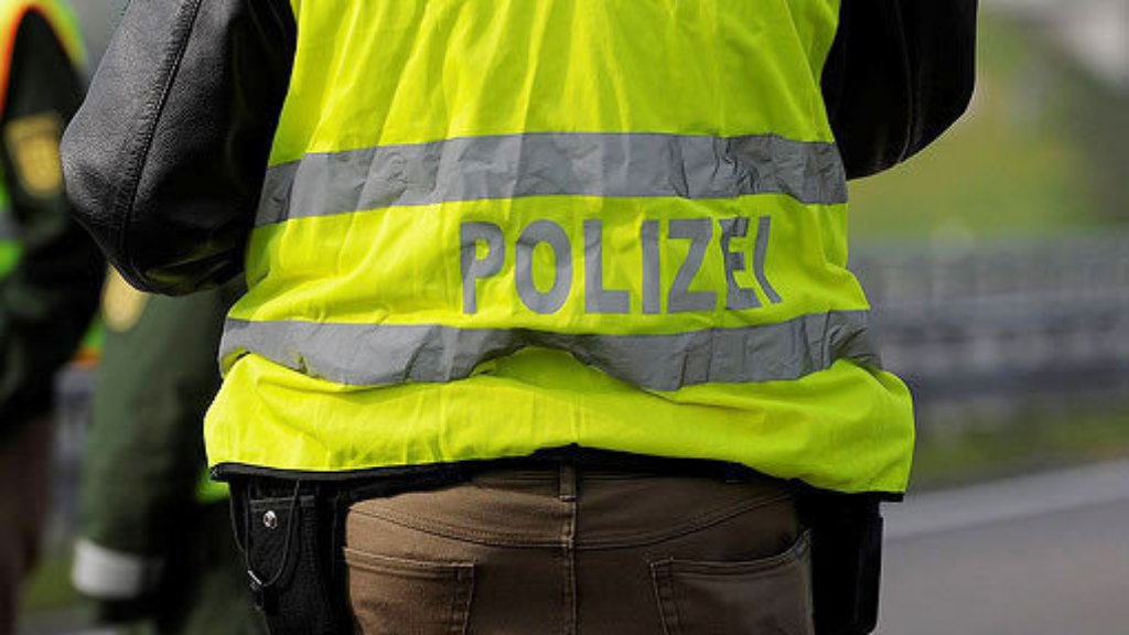 Blaulicht Region Stuttgart: 6. Oktober: Fußgänger wird von Auto erfasst und getötet