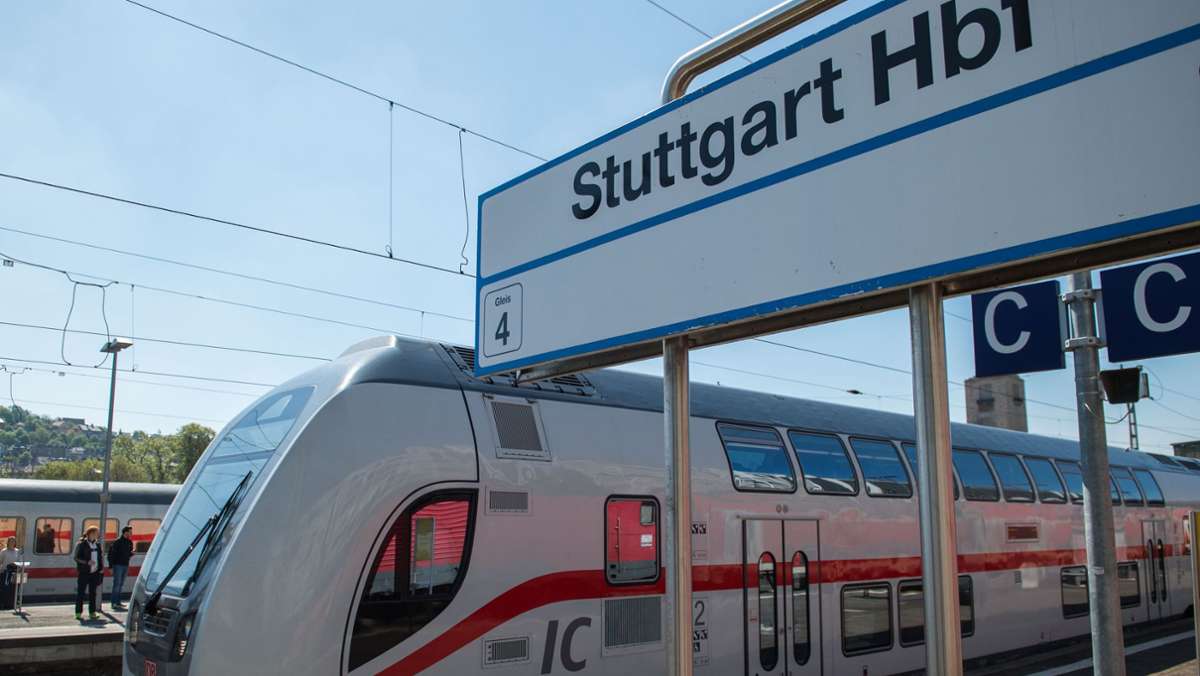 Hauptbahnhof Stuttgart: Mann randaliert in IC und  bespuckt Bahnpersonal