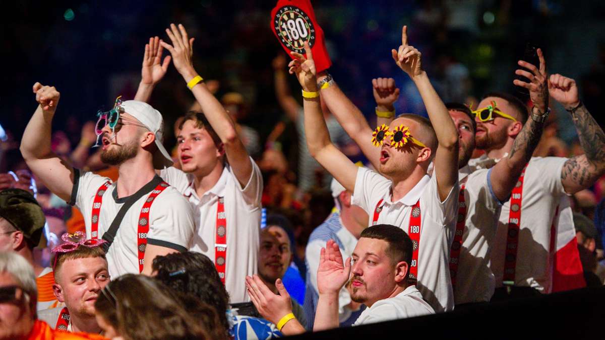 European Darts Grand Prix im Sindelfingen: Feiern mit Super Mario, den Teletubbies und Batman