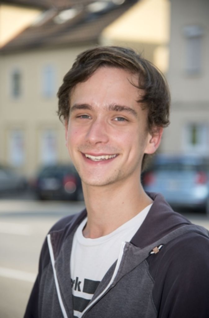 Max Foehl, 20, Student aus Stuttgart: „Mit dem Fernbus zahle ich nach Wien nur 30 Euro – mit der Bahn wären es hundert Euro mehr, vom Flugzeug ganz zu schweigen. Dass der Bus länger braucht, stört mich nicht: Als Student stehe ich ja selten unter Zeitdruck.“
