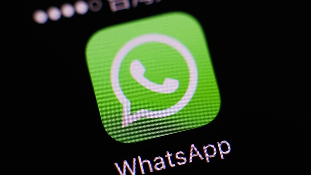 Schräge Geburtstagsgrüße: Frau alarmiert nach WhatsApp-Nachricht die Polizei