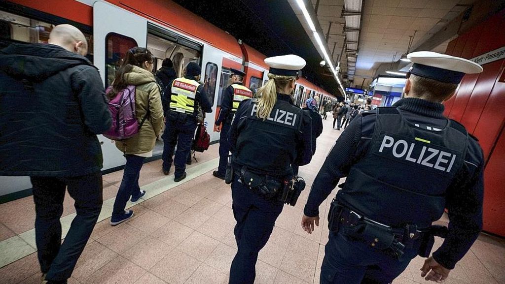 Hauptbahnhof Stuttgart: Randalierer im Bahnhof greift Polizisten an