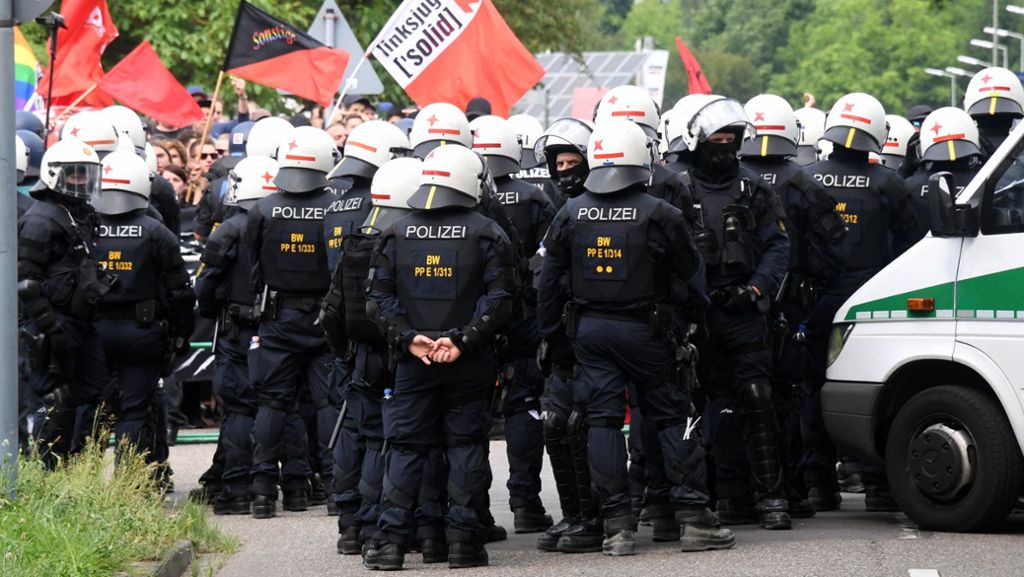 Demos in Karlsruhe: Tausende protestieren gegen Rechte