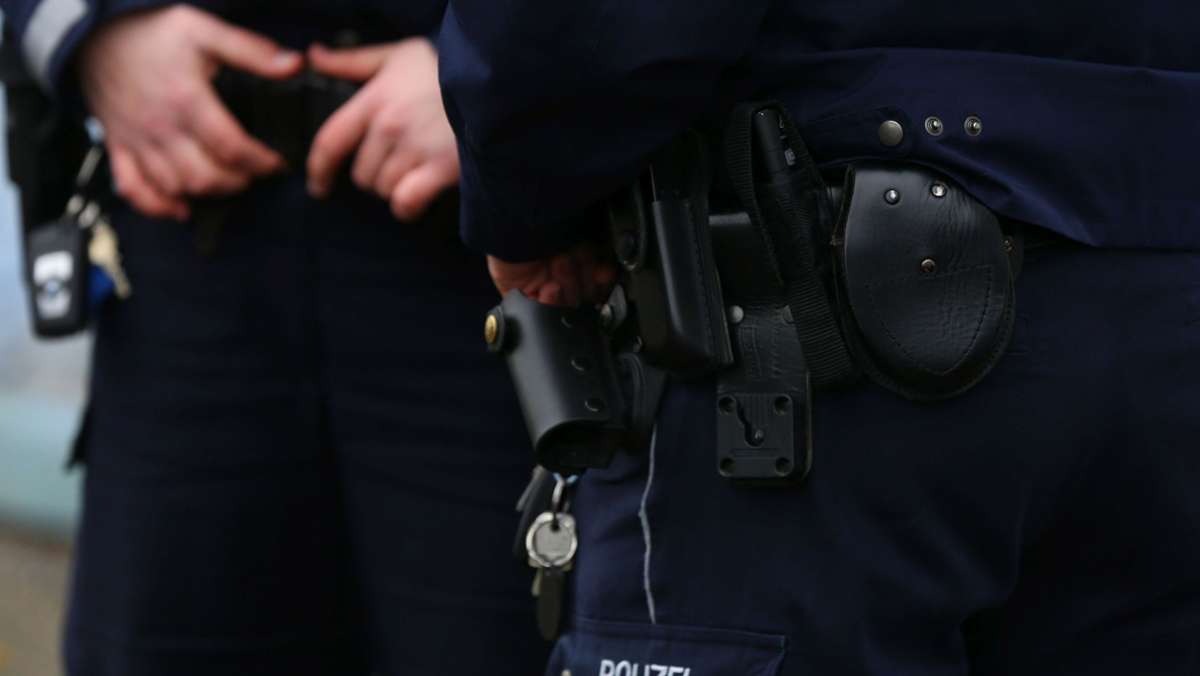 Vorfall in Ostfildern: Polizisten mit Beil und Messer bedroht