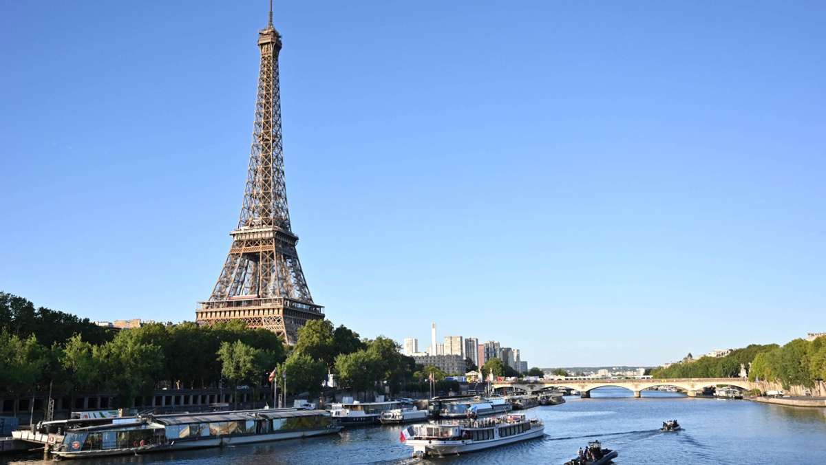 Höhenrettung muss anrücken: Betrunkene US-Touristen übernachten heimlich  auf Eiffelturm