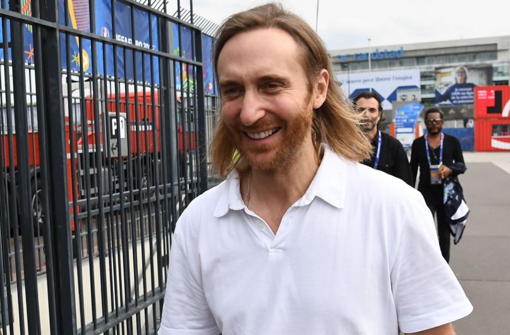 Der französische DJ David Guetta vor dem Auftaktspiel.