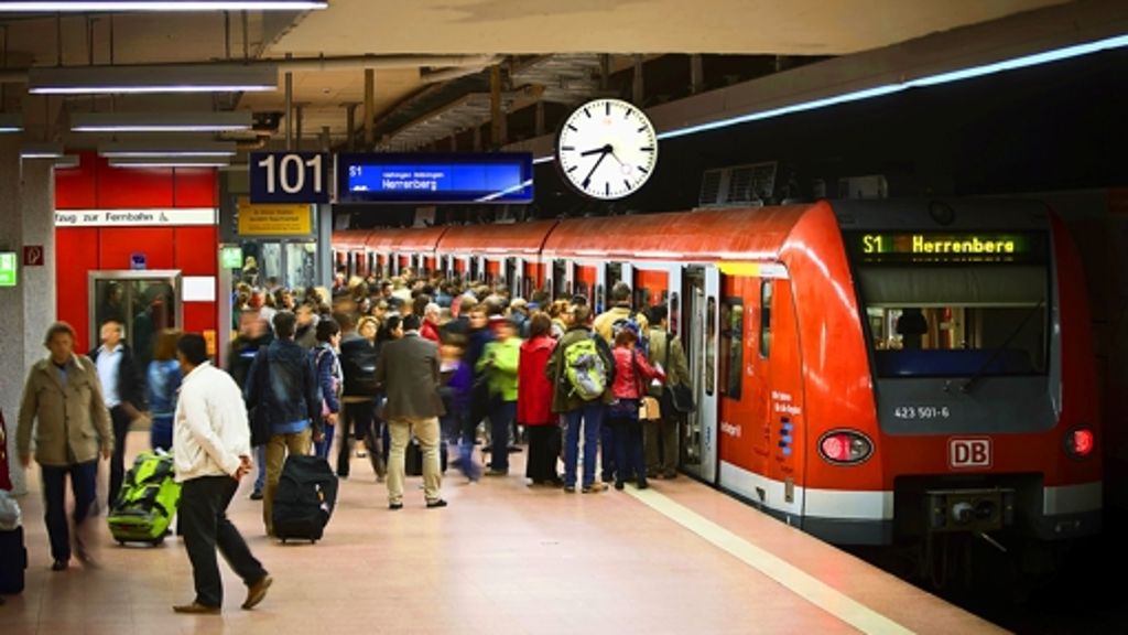Nahverkehr in Stuttgart: Holpriger Start in die neue S-Bahn-Ära