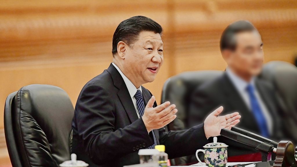 Xi  und das  Zentralkomitee: Xi gebärdet  sich als Wiedergänger Maos