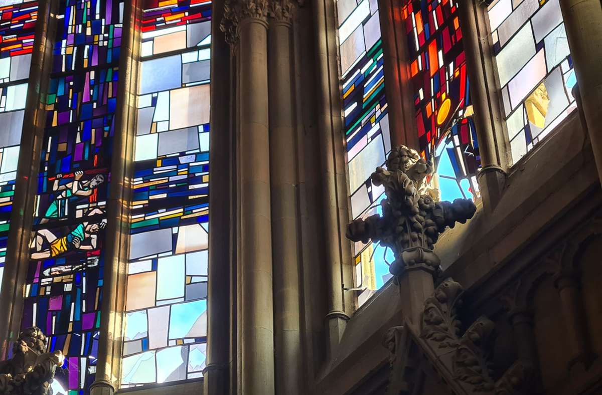 Beschädigt wurden auch die Fenster im Chorraum der Kirche.