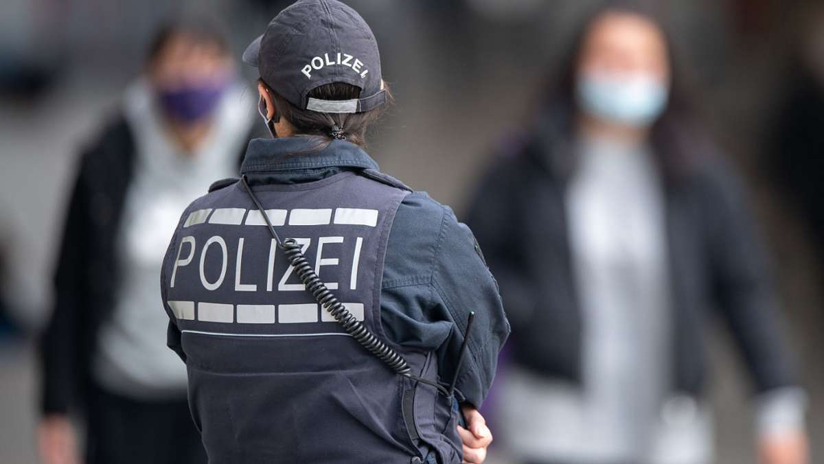 Vorfall in Wertheim: 25 Kinder bedrängen und filmen Polizisten
