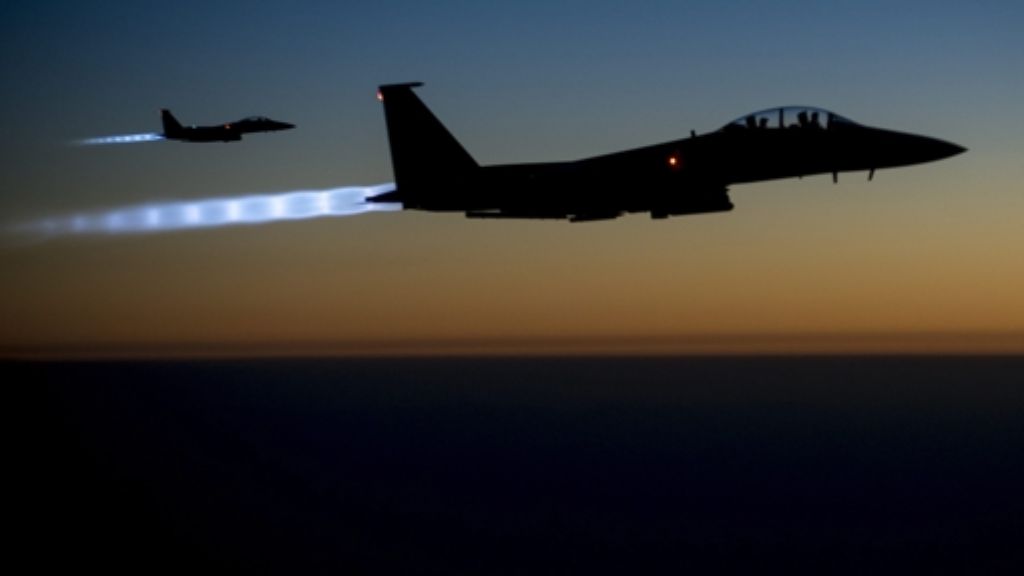 Frankreich beteiligt: Massiver Luftangriff auf IS