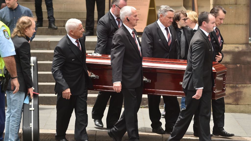 Ehemaliger AC/DC Gitarrist: Hunderte Menschen bei der Beerdigung von Malcolm Young