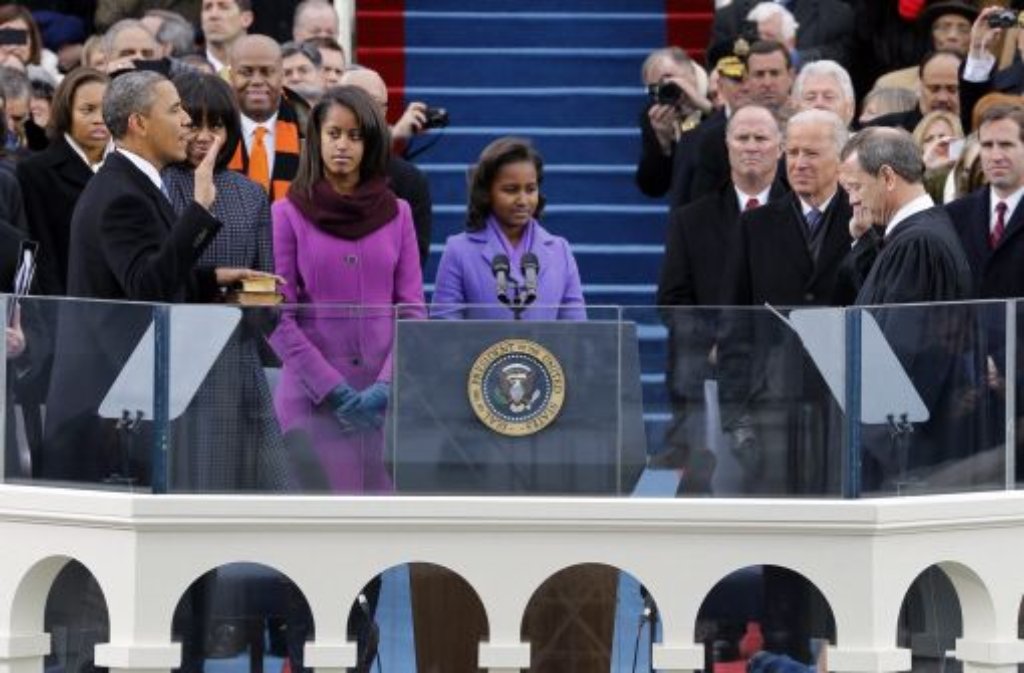 US-Präsident Barack Obama (links) hat am Montag bei einer feierlichen Zeremonie in Washington erneut seinen Amtseid abgelegt.