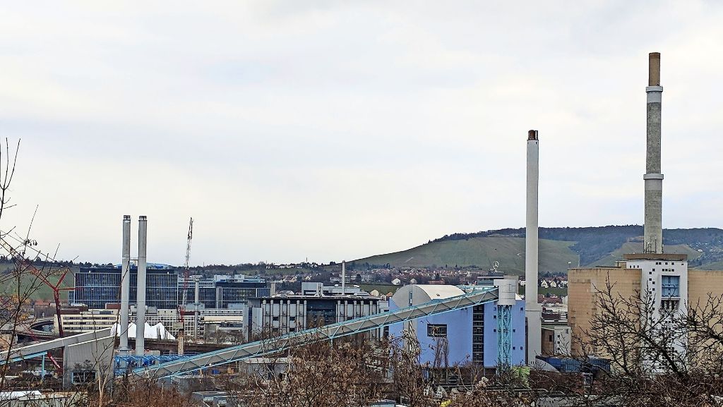 Kraftwerk Gaisburg in Stuttgart-Ost: Die Schornsteine  des neuen Gasheizkraftwerks stehen